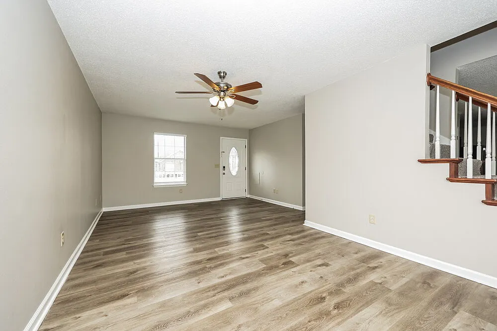 3 bed, 2.0 bath, 1732 sqft, $2,385 — Photo 4