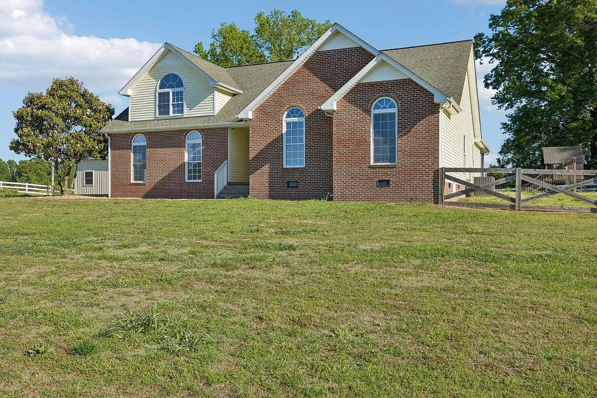 Property Photo - 100 Heath Rd