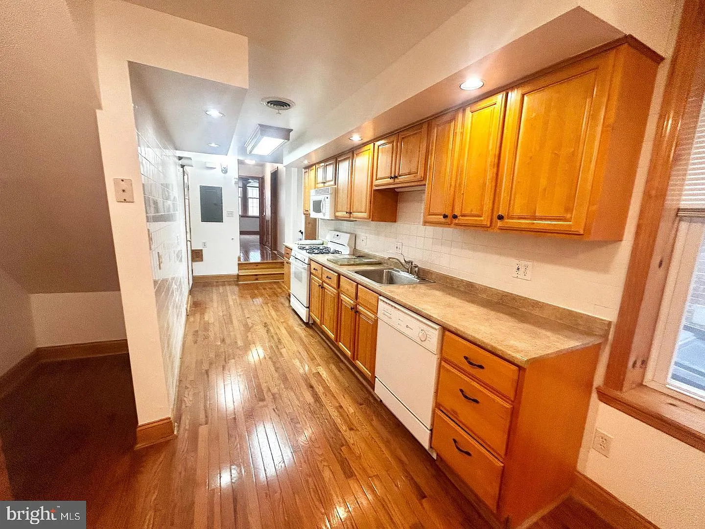 1 bed, 2739 sqft, $1,350 — Photo 2