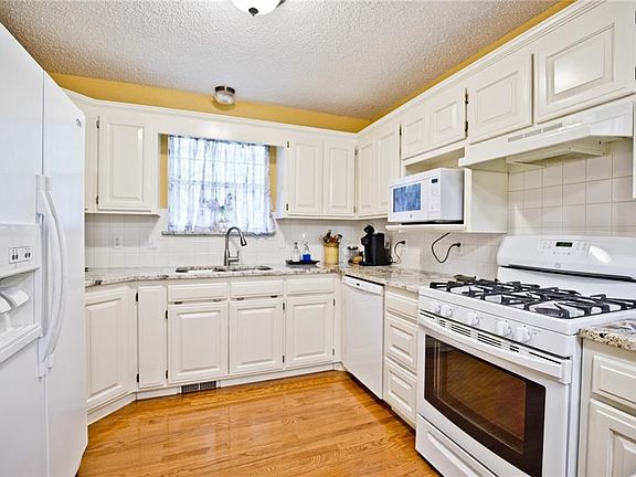 4th image of 2570 Sequoyah Dr