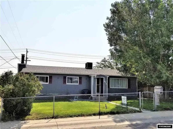 613 Sage Hills St, Rawlins, WY 82301