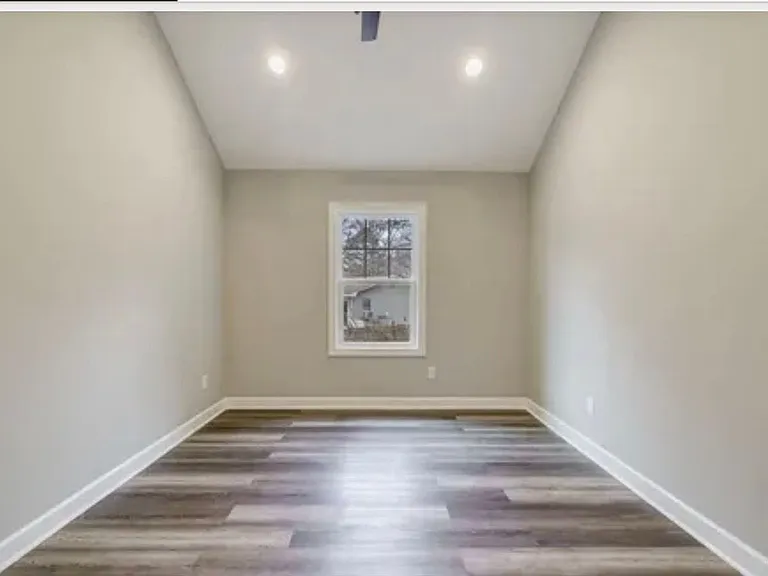 Lily Dr — Photo 12
