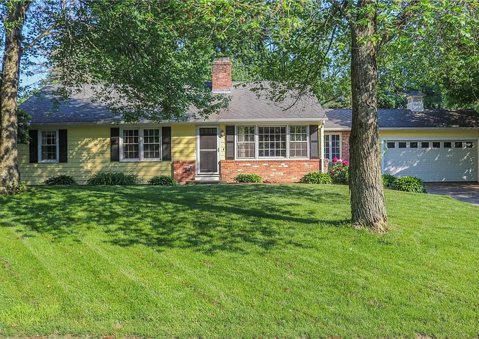 1st image of 17 Rosewood Ln