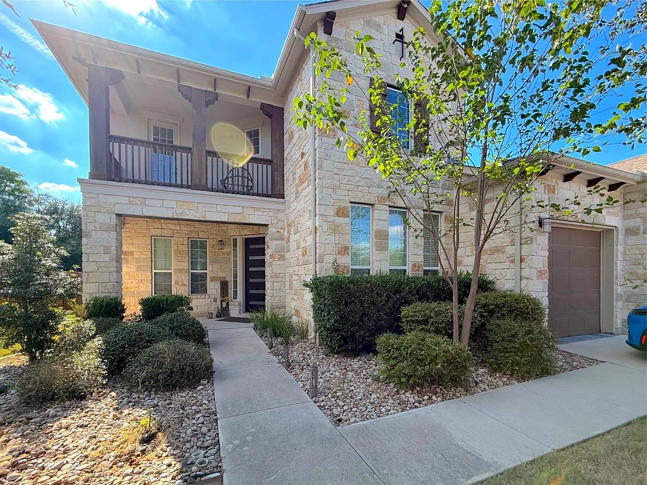 4 bed, 3.0 bath, 3322 sqft, $3,400 — Photo 2