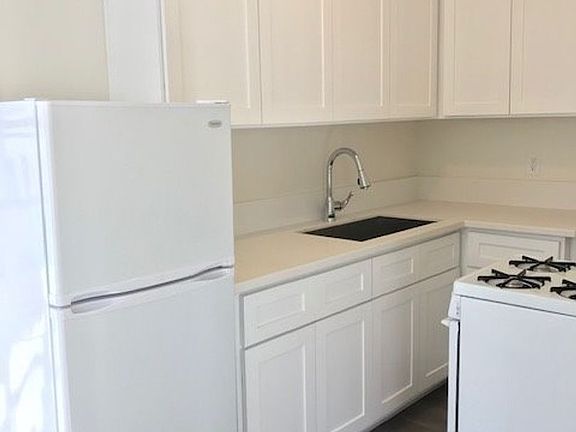 5th image of 127 N Edgemont St #127E11
