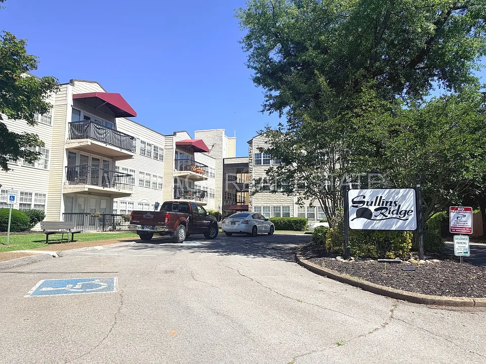 2749 Sullins St #211