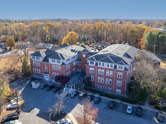 3rd image of 100 Aura Rd APT 110