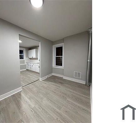 4th image of 118 S Collins Ave