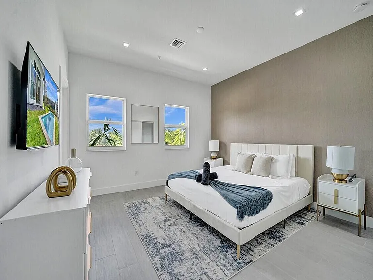 1220 NE 15th Ave — Photo 30