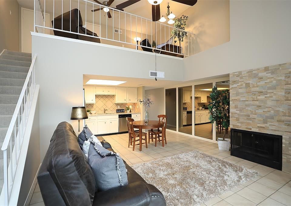 ADORABLE ONE BEDROOM ONE BATH CONDO IN THE POPULAR VILLAGE OF WATERMAN CROSSING