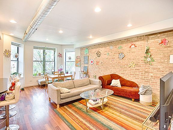 2nd image of 1116 N Wood St APT 3F