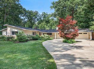 54 Oakwood Ln, Lincolnshire, IL 60069