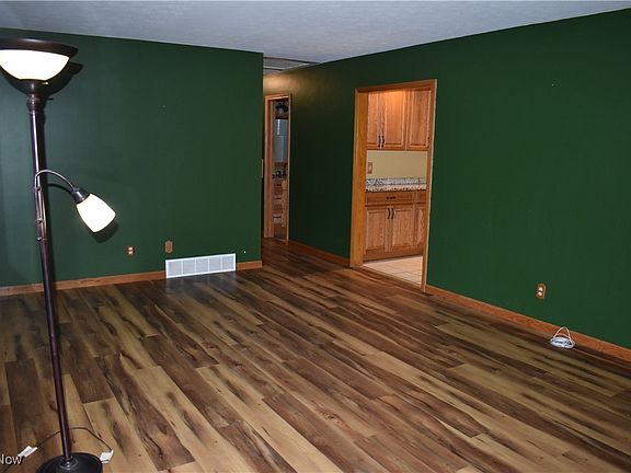 4th image of 170 Heartwood Dr