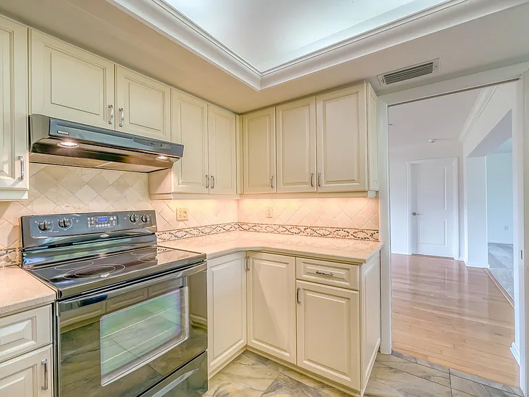 3111 Post Rd — Photo 13