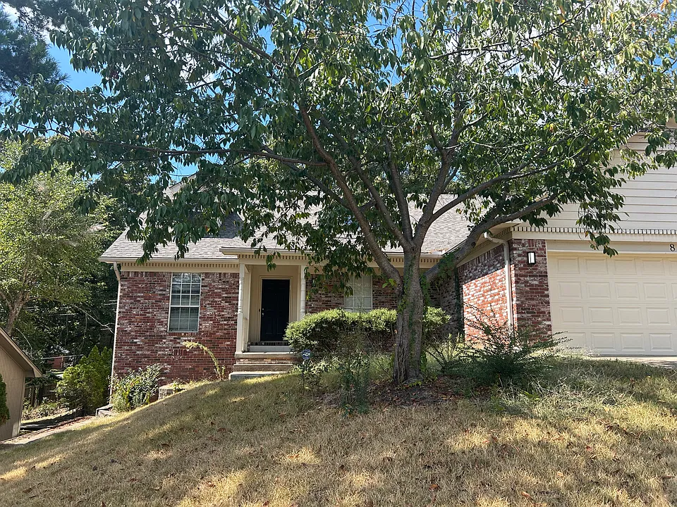 8 Combonne Ct