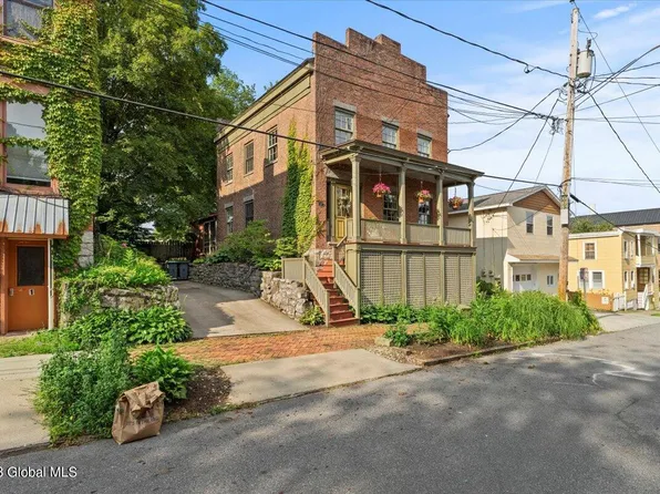 14 Lafayette Street, Saratoga Springs, NY 12866