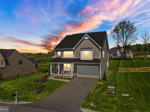 35924 Platinum Dr, Round Hill, VA 20141