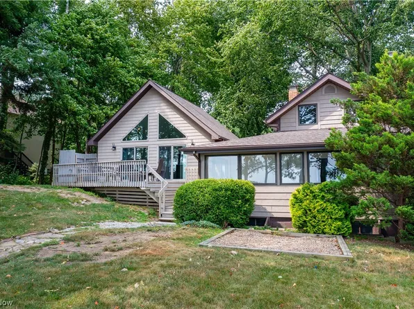 4428 Point Comfort Dr, Akron, OH 44319