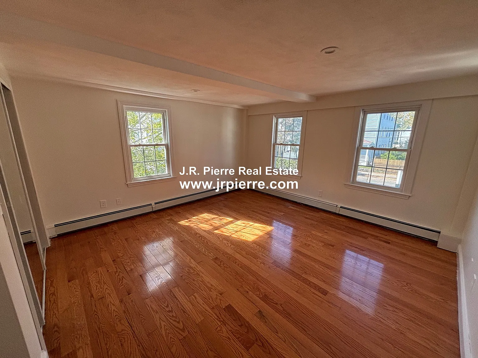 4 bed, 2.0 bath, 1600 sqft, $4,000 — Photo 3