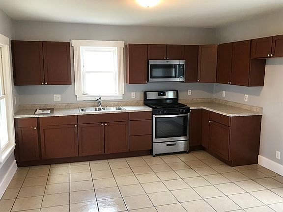 2nd image of 218 Garfield Ave