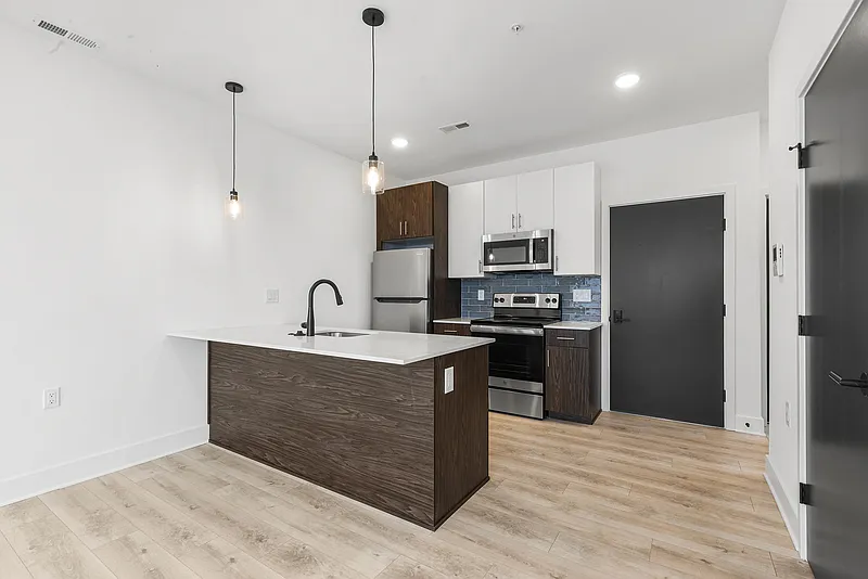 2 bed, 2.0 bath, 850 sqft, $2,350 — Photo 3