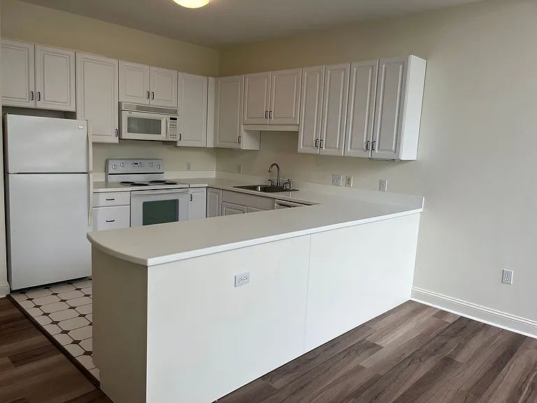 Schoolhouse Apartments — Photo 3