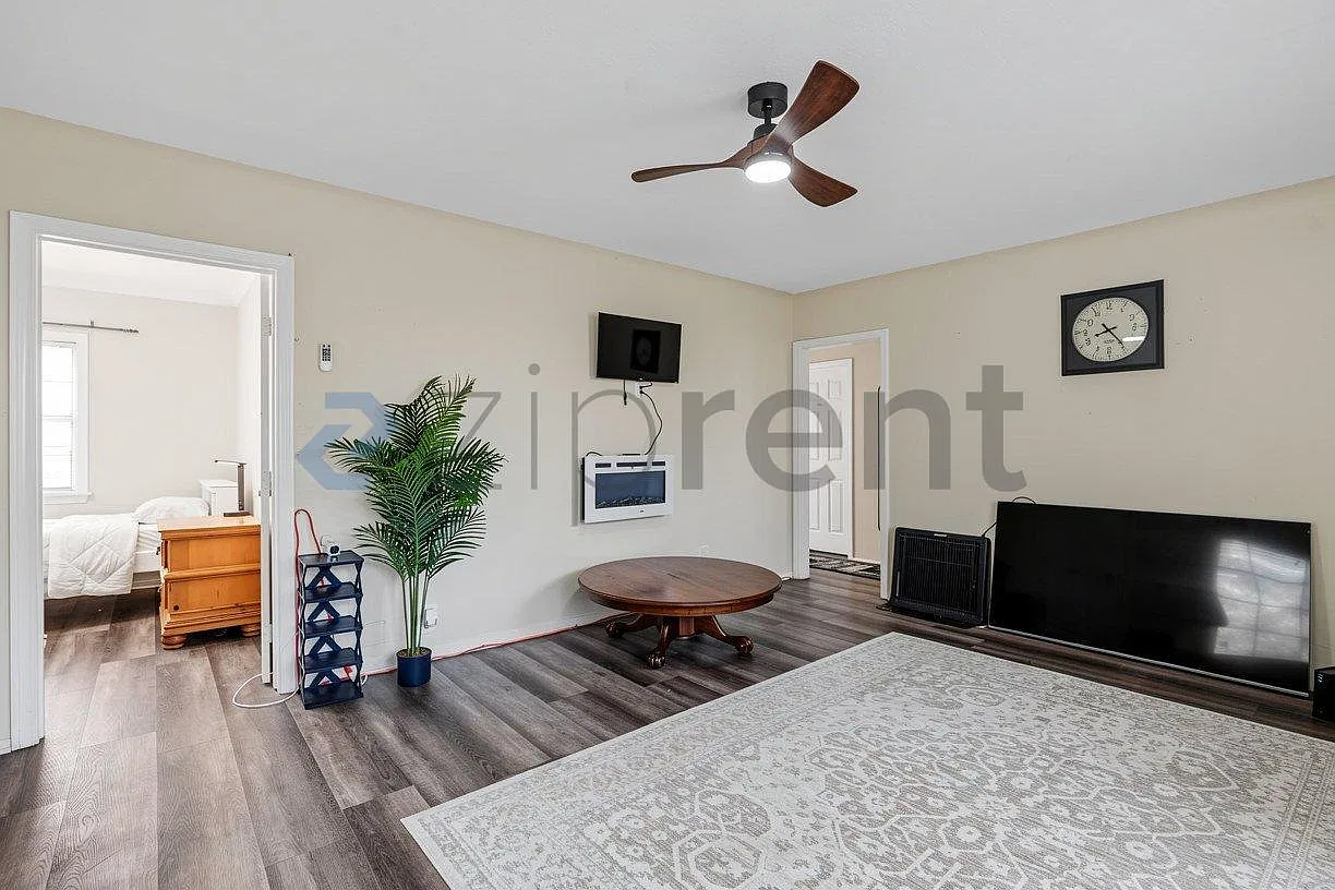 1 bed, 750 sqft, $2,100 — Photo 4