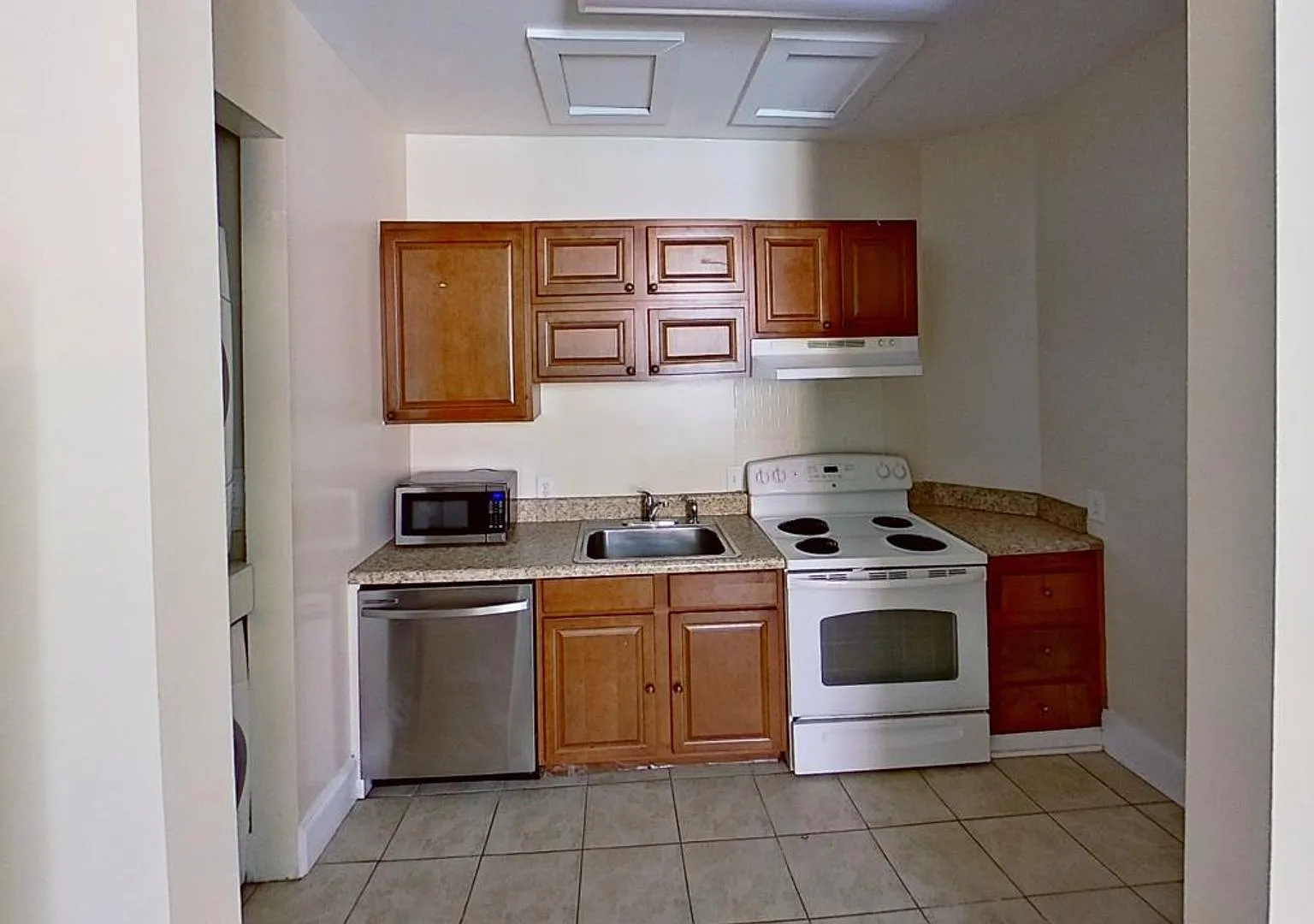 2 bed / 2.5 bath ~ Move-In Today — Photo 2