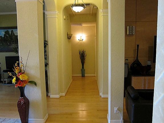 5th image of 2217 W Reata Dr