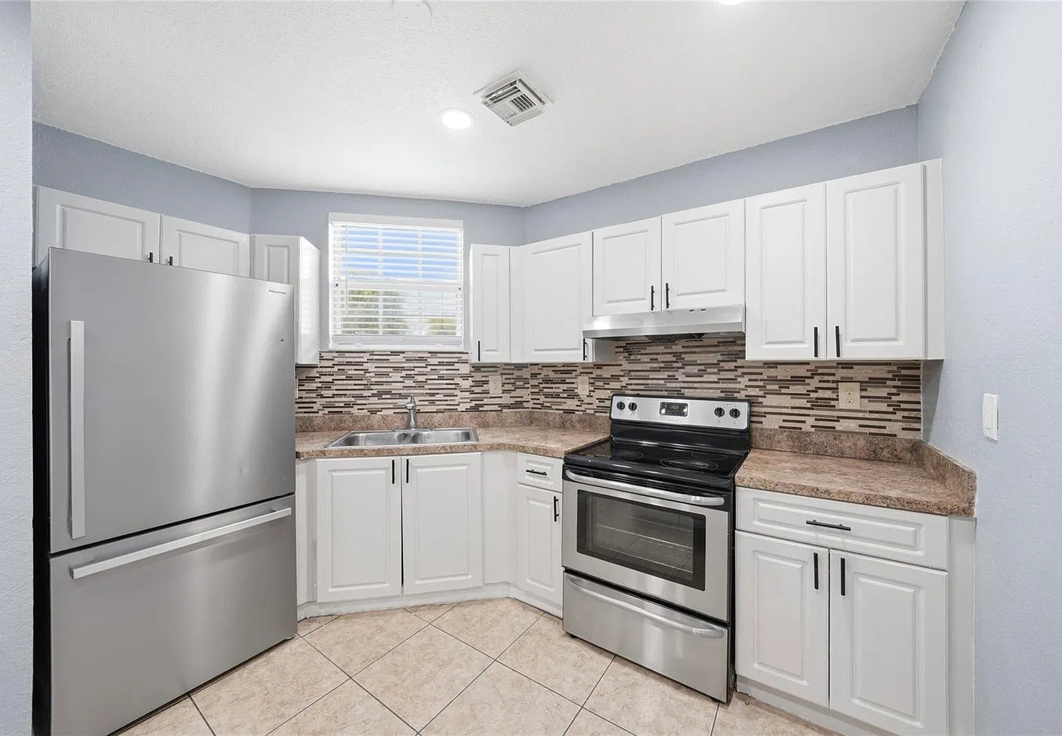 3 bed, 1469 sqft, $2,359 — Photo 3
