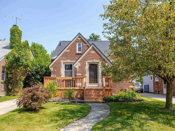 1410 Roslyn Rd, Grosse Pointe Woods, MI 48236