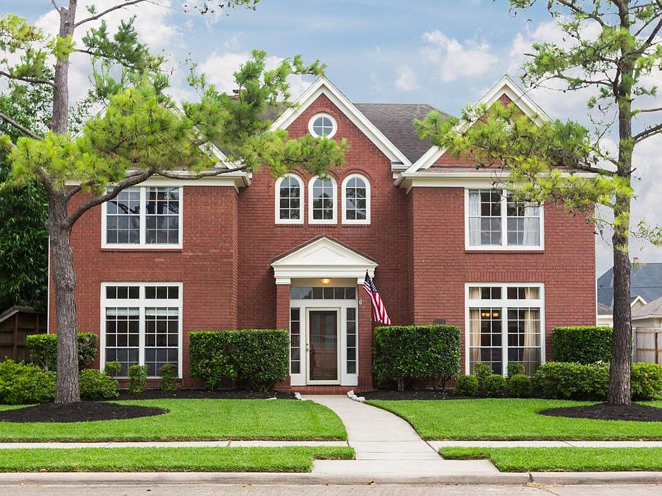 1st image of 2116 Country Club Dr