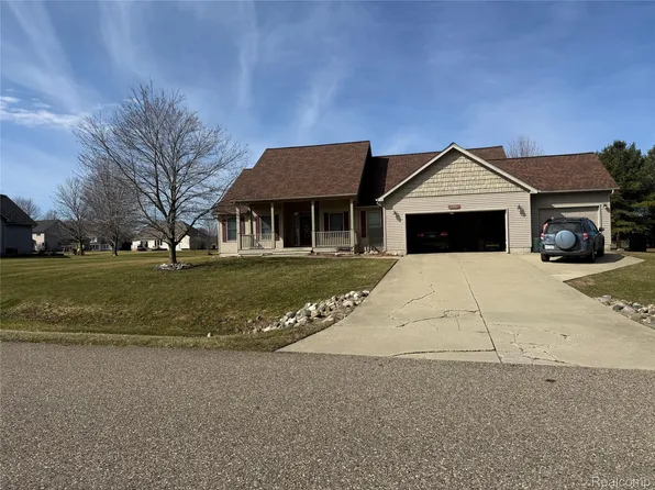 2097 Whispering Waters Pass, Flushing, MI 48433