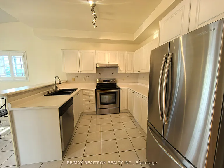 18 Nantucket Dr #MAIN 2ND FLOOR — Photo 13