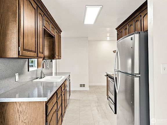 5th image of 1422 115th Street S