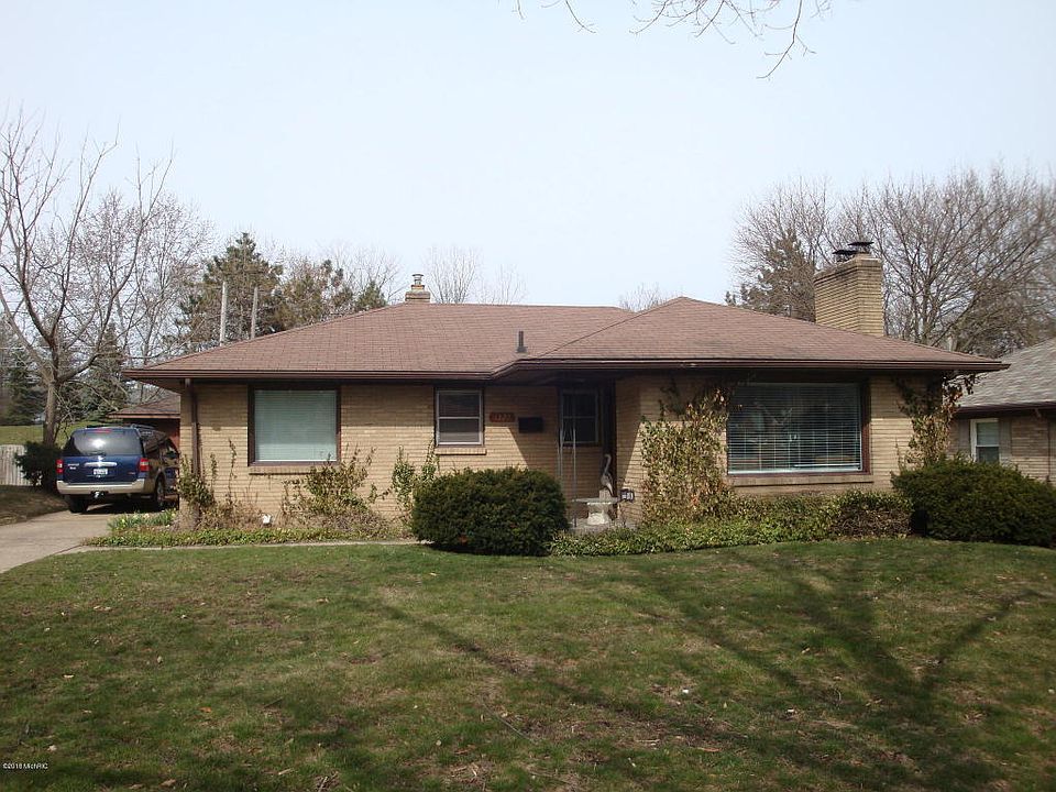 1st image of 1327 Carlton Ave NE