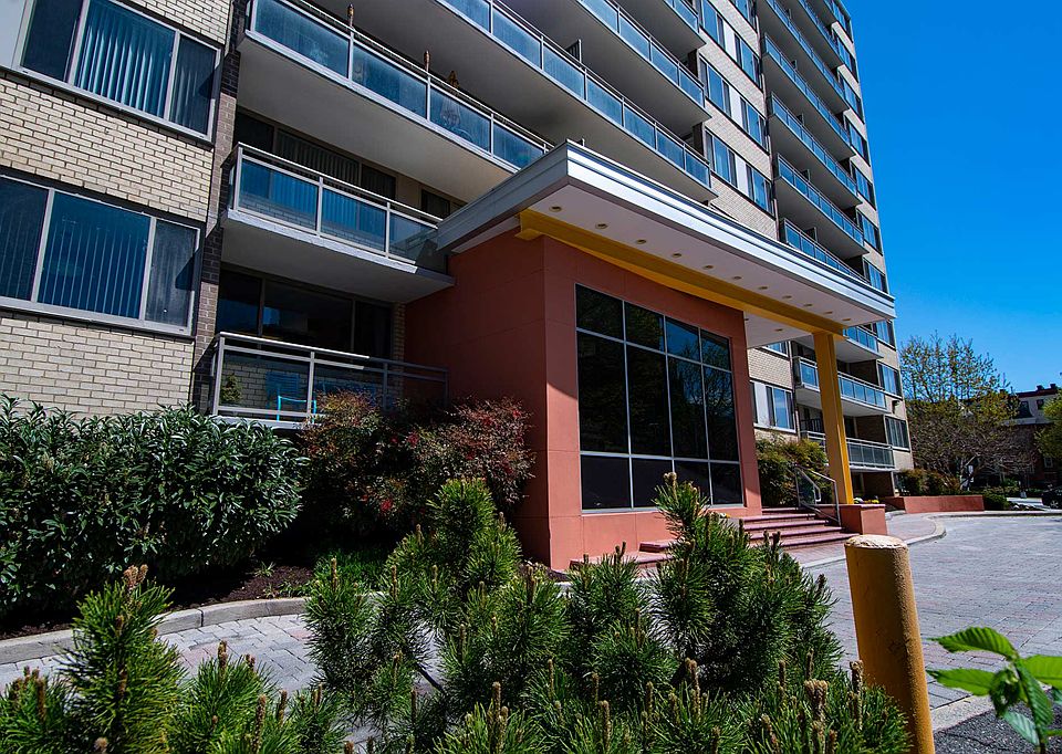 2112 New Hampshire Ave Building Entry 01