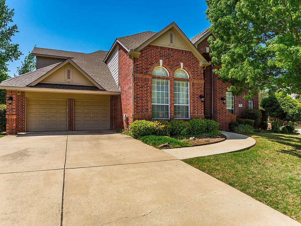 1st image of 717 Crestbrook Dr