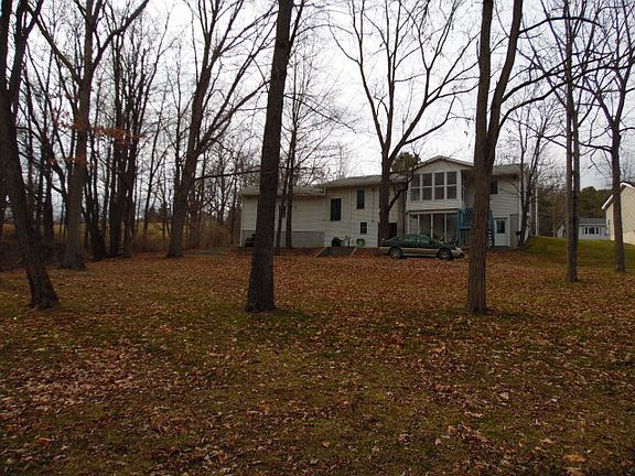 3rd image of 108 Willow Dr