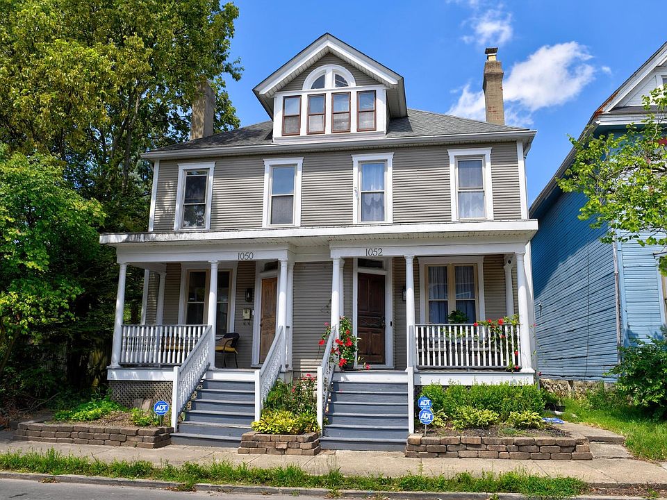1st image of 1050 Oak St
