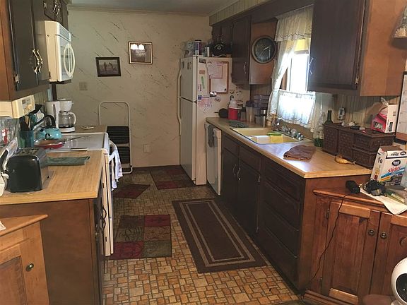 3rd image of 103 Pine St
