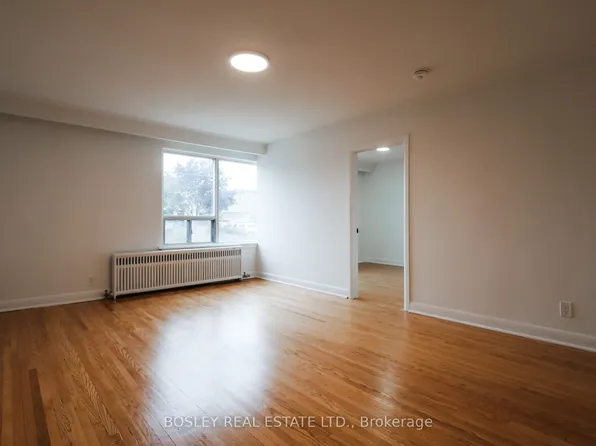 17 Calvington Dr #4, Toronto, ON M3M 2L7