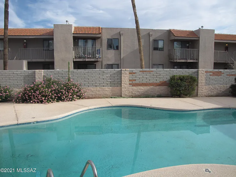 6625 E Golf Links Rd #15 — Photo 17