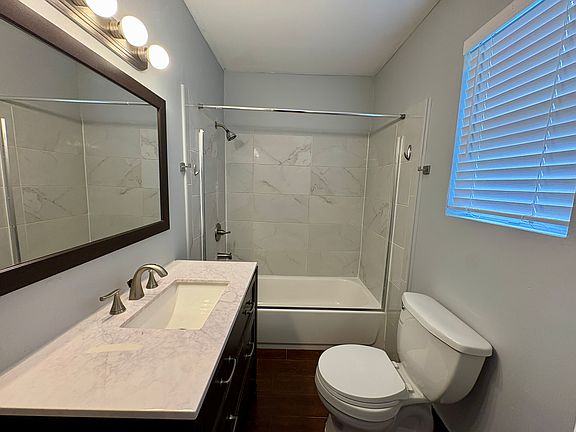 5th image of 2177 Lake Dr Unit 1