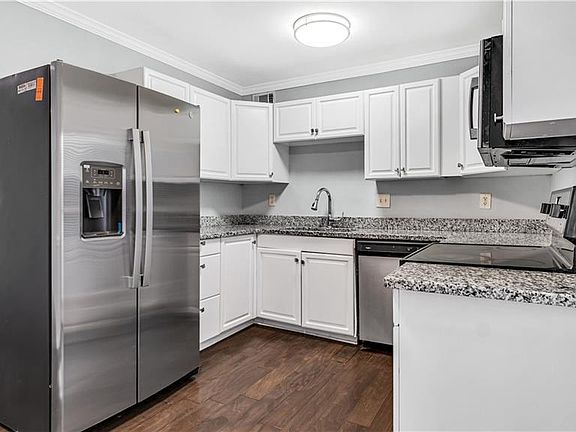 4th image of 777 Jordan Ln #G1