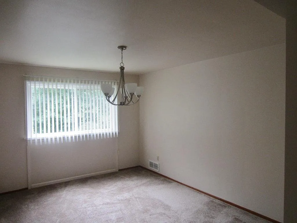 3 bed, 1.5 bath, $1,695 — Photo 4
