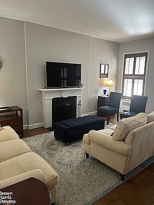 3rd image of 54 E 91st St #3
