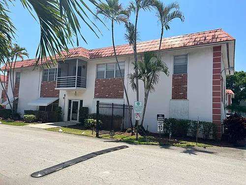 3550 NW 8th Ave Photo 1