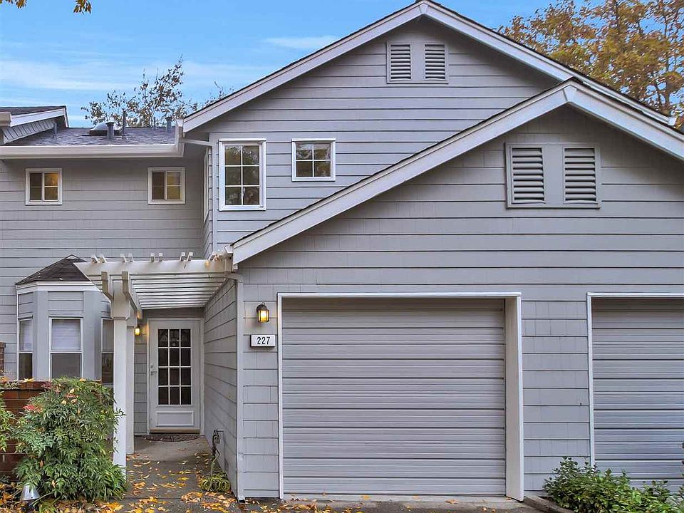 1st image of 227 Pebblecreek Ct