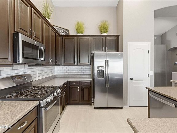 5th image of 237 S 122ND Avenue